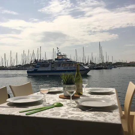 - Les Pieds Dans L'eau Agreable En Toutes Saisons 4 Couchages - Climatisation - Parking Prive - Piscine Sur - Vue Magnifique Et Rare - Situation Optimum - Les Argonautes - Ile Des Pecheurs - Cap D'agde Apartmán Agde