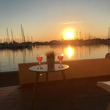 - Les Pieds Dans L'eau Agreable En Toutes Saisons 4 Couchages - Climatisation - Parking Prive - Piscine Sur - Vue Magnifique Et Rare - Situation Optimum - Les Argonautes - Ile Des Pecheurs - Cap D'agde * Agde