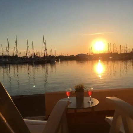 - Les Pieds Dans L'eau Agreable En Toutes Saisons 4 Couchages - Climatisation - Parking Prive - Piscine Sur - Vue Magnifique Et Rare - Situation Optimum - Les Argonautes - Ile Des Pecheurs - Cap D'agde Apartmán Agde