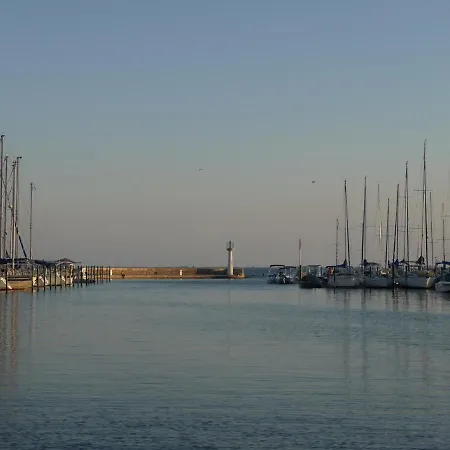 - Les Pieds Dans L'eau Agreable En Toutes Saisons 4 Couchages - Climatisation - Parking Prive - Piscine Sur - Vue Magnifique Et Rare - Situation Optimum - Les Argonautes - Ile Des Pecheurs - Cap D'agde Agde
