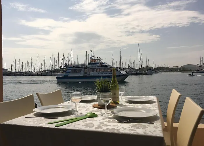 - Les Pieds Dans L'eau En Toutes Saisons 4 Couchages - Climatisation - Parking Privé - Piscine Sur - Vue Magnifique Et Rare - Situation Optimum - Les Argonautes - Ile Des Pêcheurs - Cap D'agde Apartamento Agde