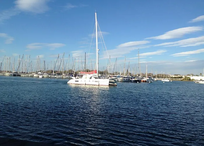 - Les Pieds Dans L'eau En Toutes Saisons 4 Couchages - Climatisation - Parking Privé - Piscine Sur - Vue Magnifique Et Rare - Situation Optimum - Les Argonautes - Ile Des Pêcheurs - Cap D'agde Apartamento Agde