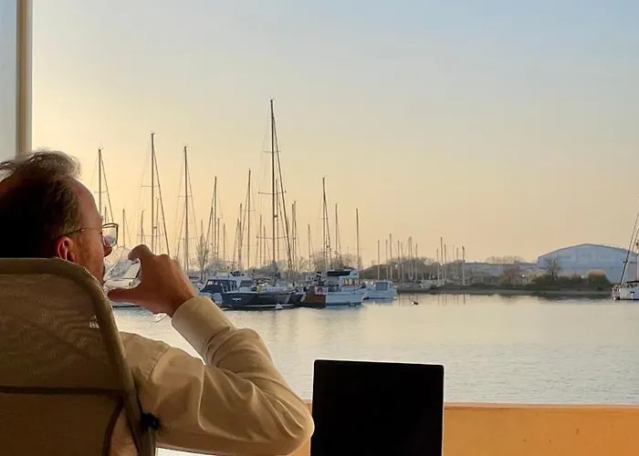 - Les Pieds Dans L'eau En Toutes Saisons 4 Couchages - Climatisation - Parking Privé - Piscine Sur - Vue Magnifique Et Rare - Situation Optimum - Les Argonautes - Ile Des Pêcheurs - Cap D'agde Apartamento Agde
