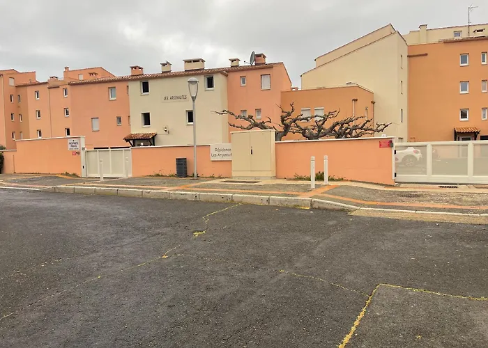 - Les Pieds Dans L'eau En Toutes Saisons 4 Couchages - Climatisation - Parking Privé - Piscine Sur - Vue Magnifique Et Rare - Situation Optimum - Les Argonautes - Ile Des Pêcheurs - Cap D'agde Apartamento Agde