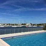 - Les Pieds Dans L'eau En Toutes Saisons 4 Couchages - Climatisation - Parking Privé - Piscine Sur - Vue Magnifique Et Rare - Situation Optimum - Les Argonautes - Ile Des Pêcheurs - Cap D'agde Appartement Agde