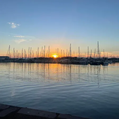 - Les Pieds Dans L'eau En Toutes Saisons 4 Couchages - Climatisation - Parking Privé - Piscine Sur - Vue Magnifique Et Rare - Situation Optimum - Les Argonautes - Ile Des Pêcheurs - Cap D'agde *