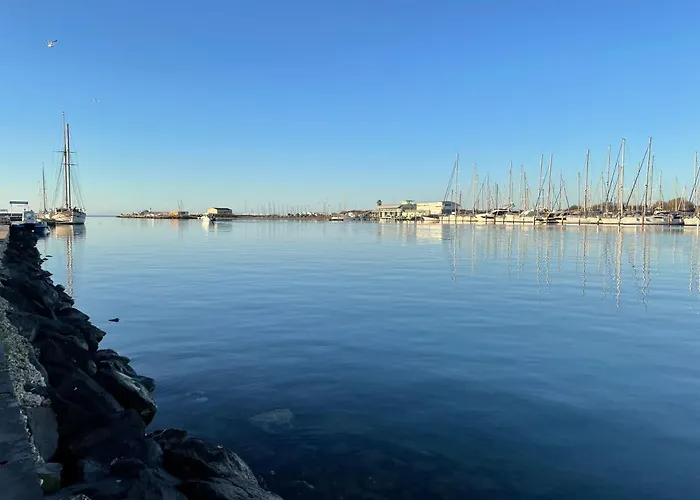 - Les Pieds Dans L'eau Agreable En Toutes Saisons 4 Couchages - Climatisation - Parking Prive - Piscine Sur - Vue Magnifique Et Rare - Situation Optimum - Les Argonautes - Ile Des Pecheurs - Cap D'agde شقة *